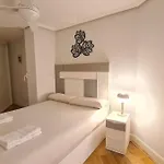 Tranquilidad, Pintxos Y Playa En El Barrio De Moda Gros Ess02855 * San Sebastián